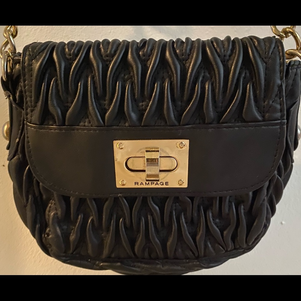 Super cute black crossover purse